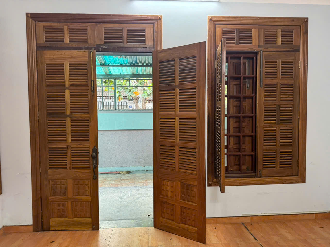 Thu mua cửa gỗ cũ
