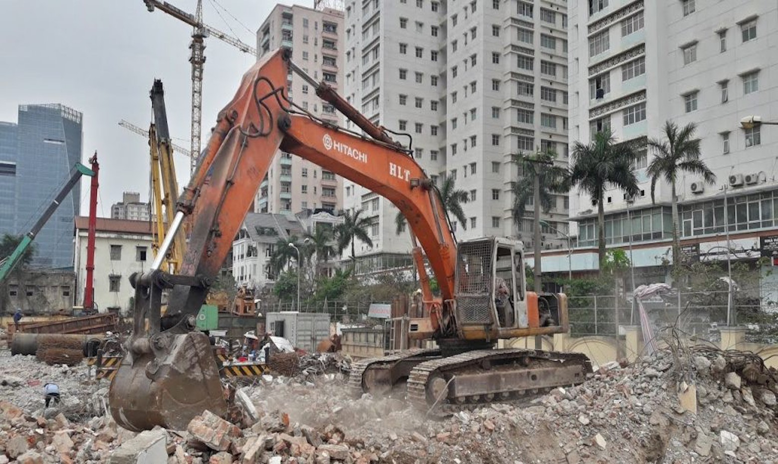Phá dỡ nhà cũ là công việc quan trọng, gồm nhiều hạng mục khác nhau